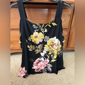 NWOT INC COLD SHOULDER FLORAL TOP